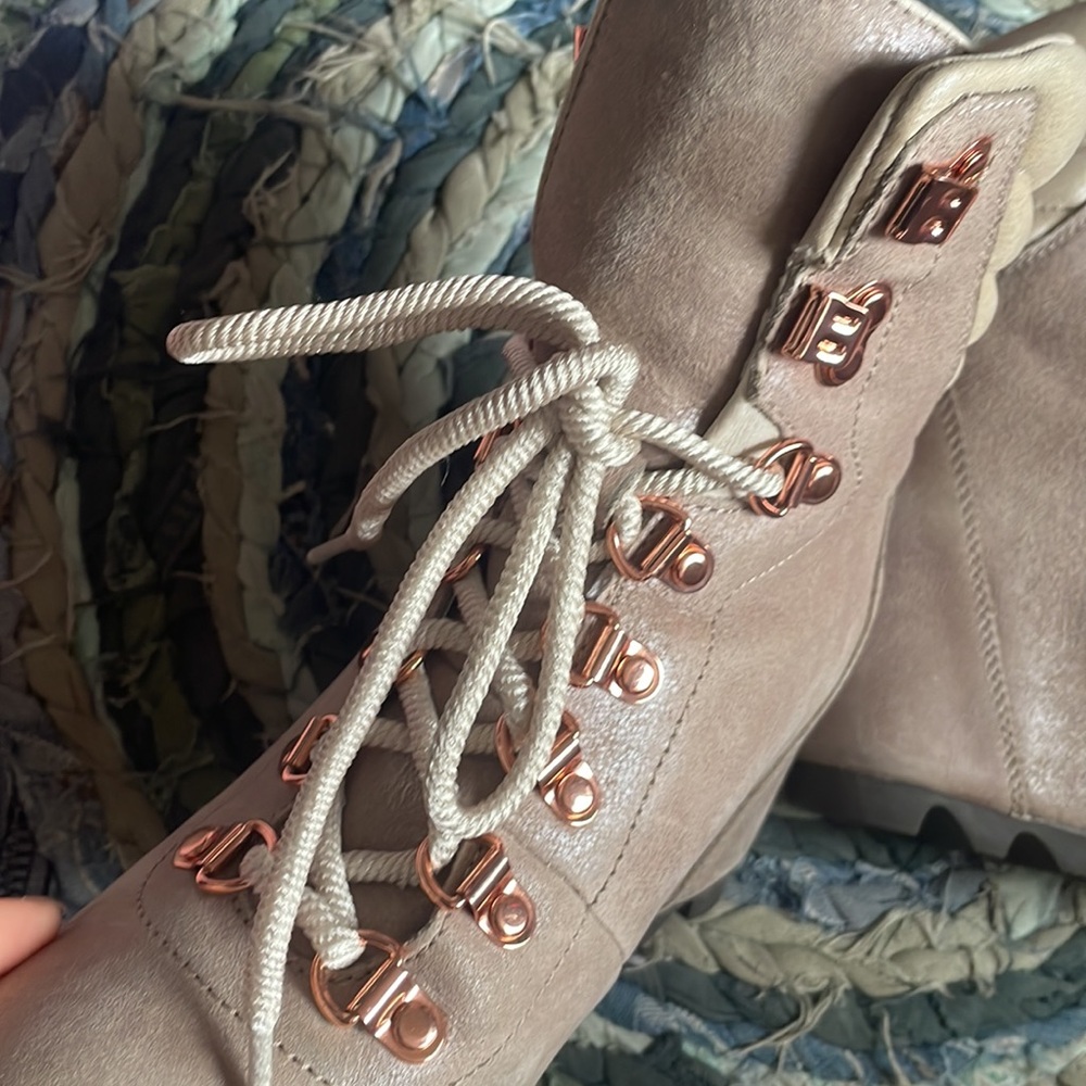 SOLD SOREL LEATHER hidden wedge combat boot tan & copper lace up bohemian chic - Picture 7 of 11